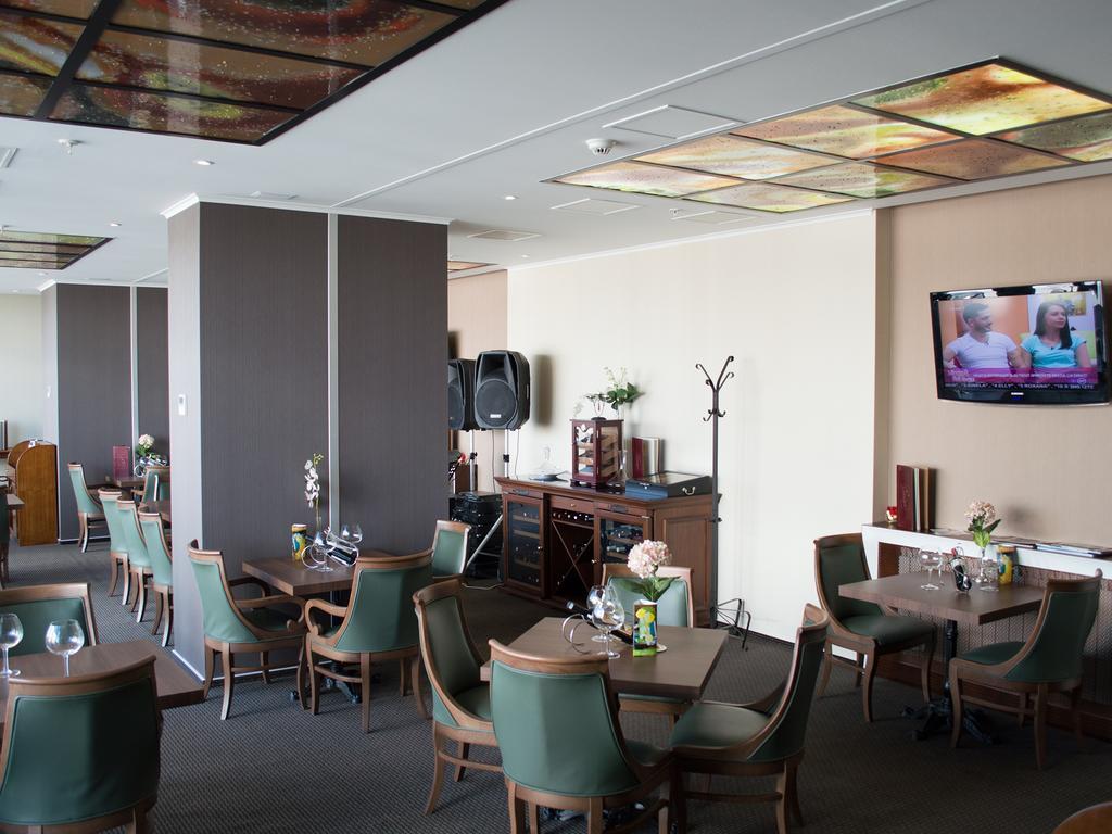 Premier Palace Spa Hotel Bucarest Esterno foto The lounge at the airport