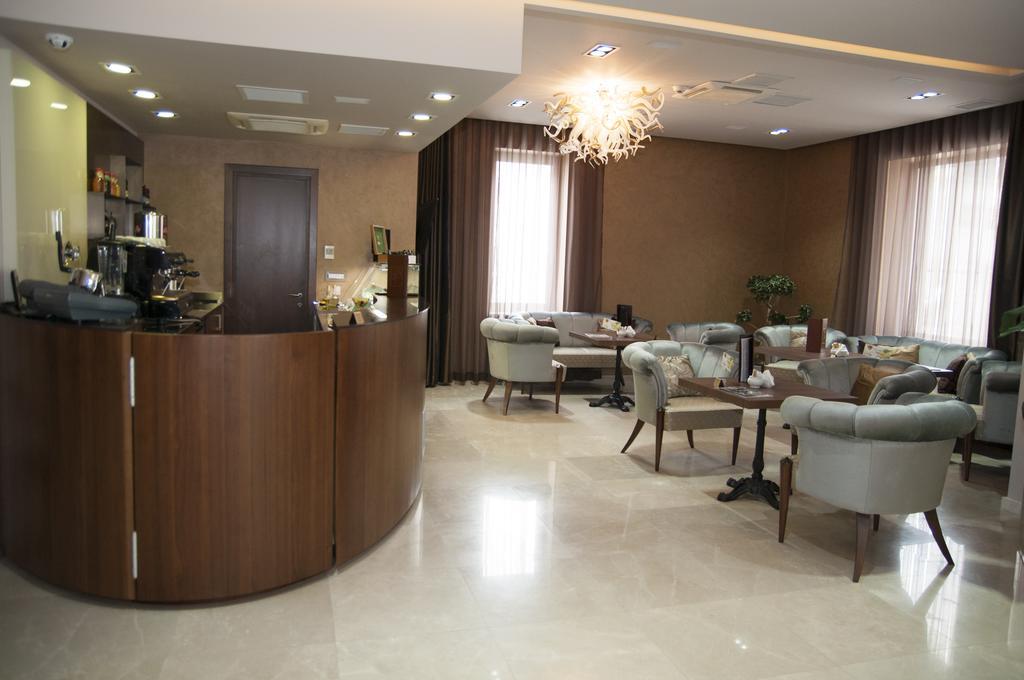 Premier Palace Spa Hotel Bucarest Esterno foto The lobby of the hotel