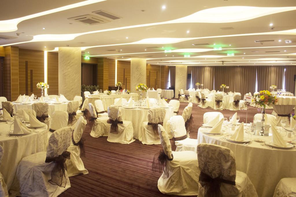 Premier Palace Spa Hotel Bucarest Esterno foto The ballroom of the hotel