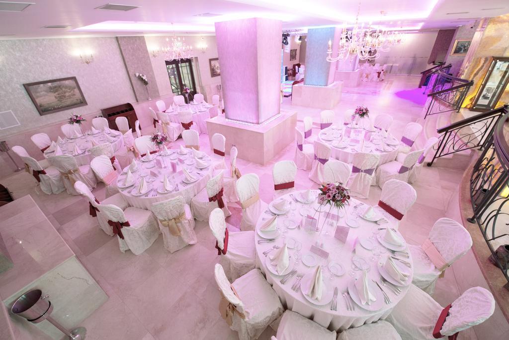 Premier Palace Spa Hotel Bucarest Esterno foto The interior of the restaurant