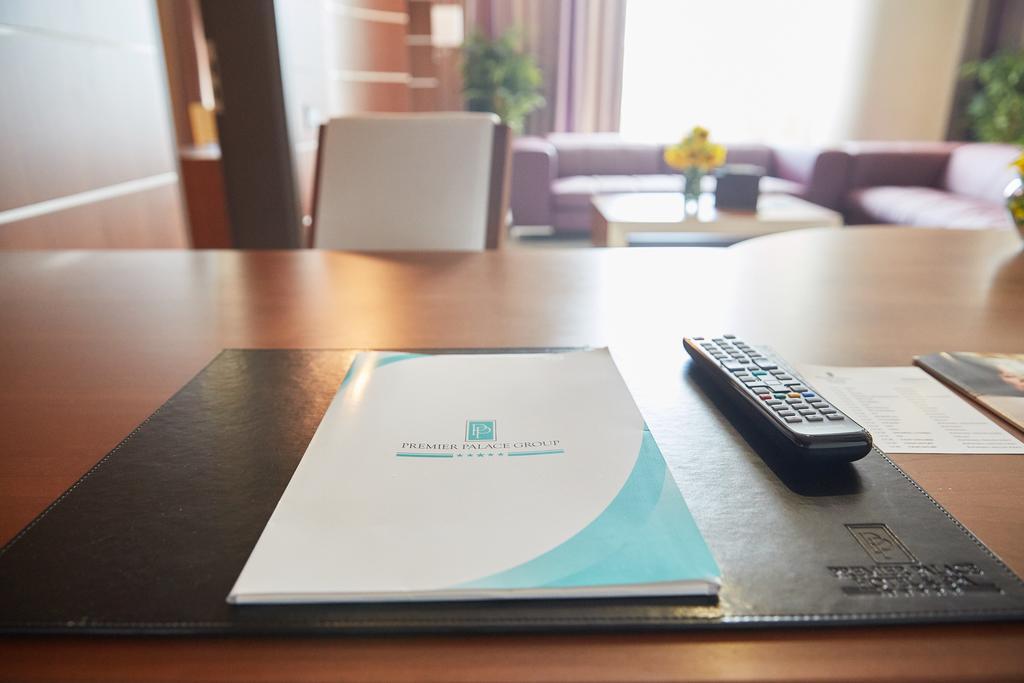 Premier Palace Spa Hotel Bucarest Esterno foto A room directory