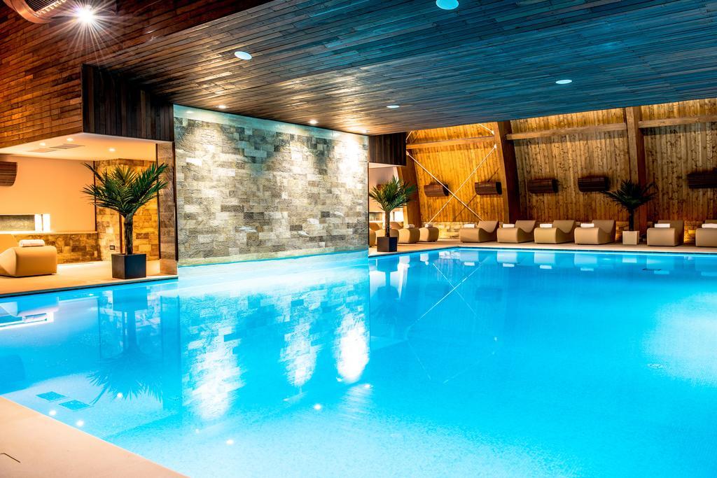 Premier Palace Spa Hotel Bucarest Esterno foto The swimming pool at the hotel