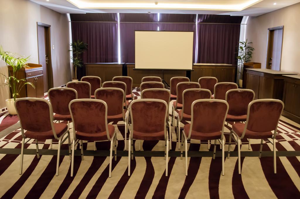 Premier Palace Spa Hotel Bucarest Esterno foto A typical meeting room