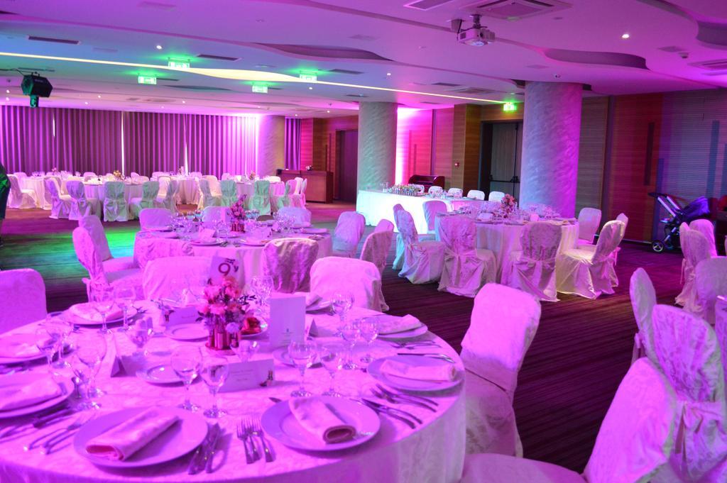 Premier Palace Spa Hotel Bucarest Esterno foto The ballroom at the Hilton London Heathrow