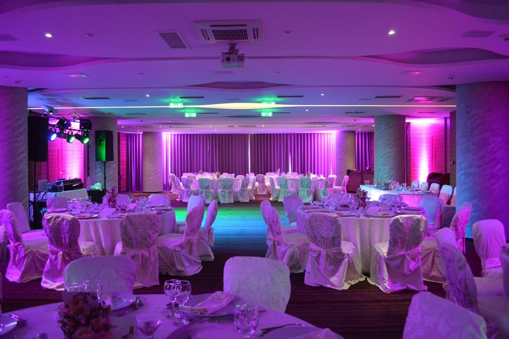 Premier Palace Spa Hotel Bucarest Esterno foto A wedding reception