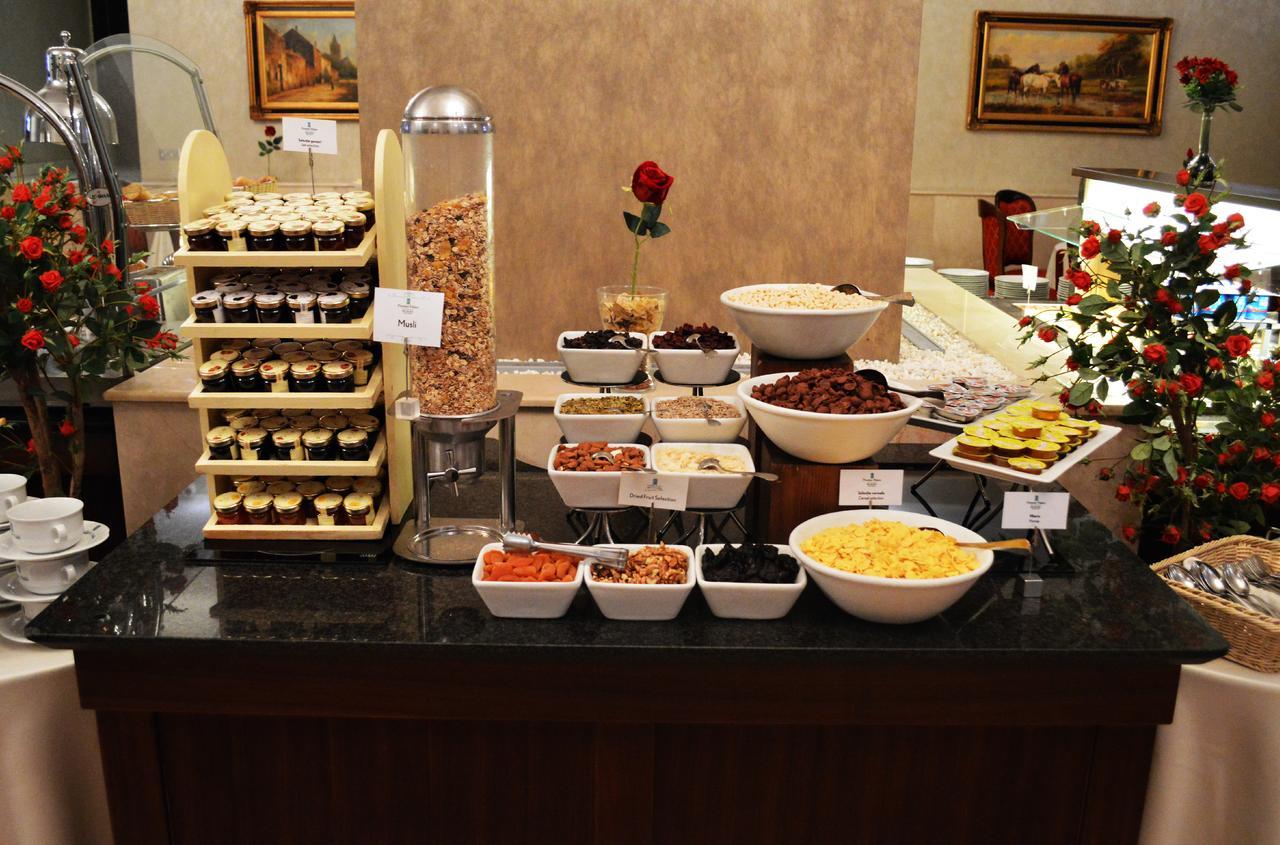 Premier Palace Spa Hotel Bucarest Esterno foto A breakfast buffet